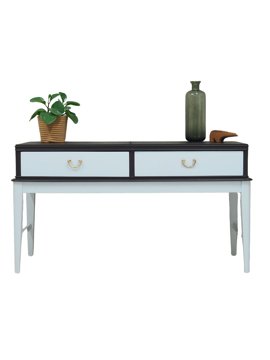 Walnut_chest_of_drawers,_French_design,_1970s,_production:_France