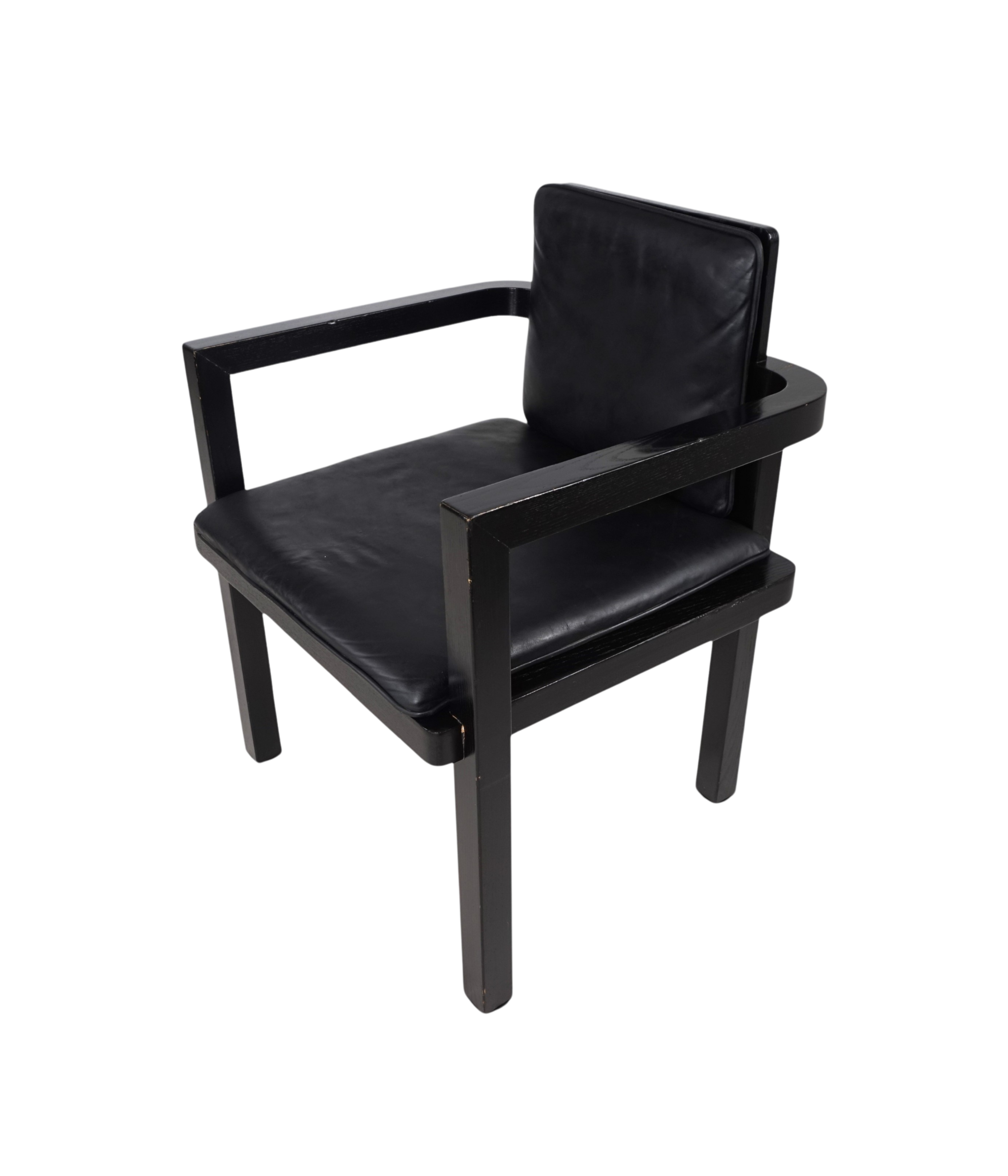 Walter_Gropius_D51_Fagus_Armchair_for_Tecta_in_Black_Leather,_Bauhaus_Design