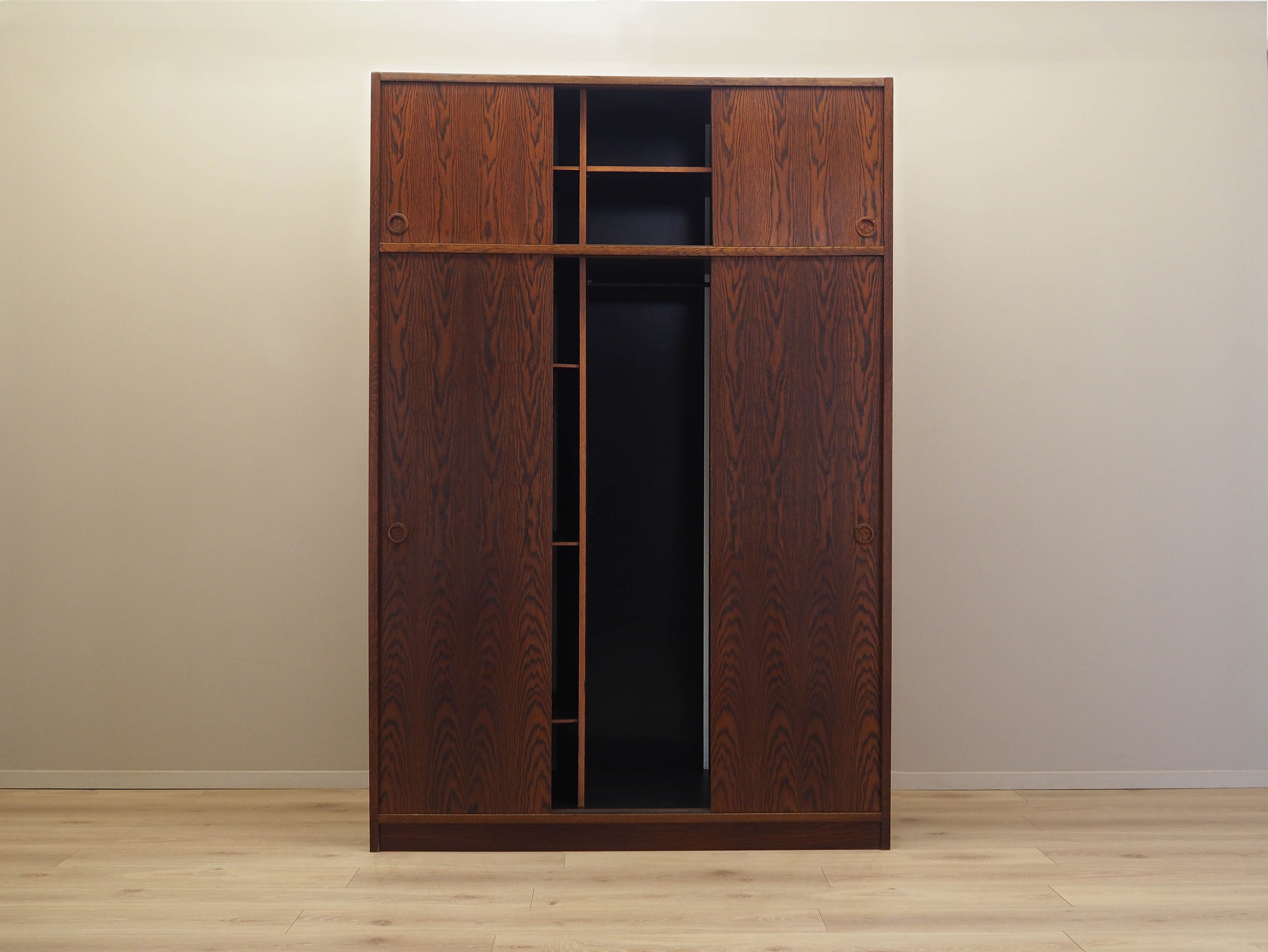 Wardrobe,_Tage_Mogensen,_Oak,_1970s,_Denmark
