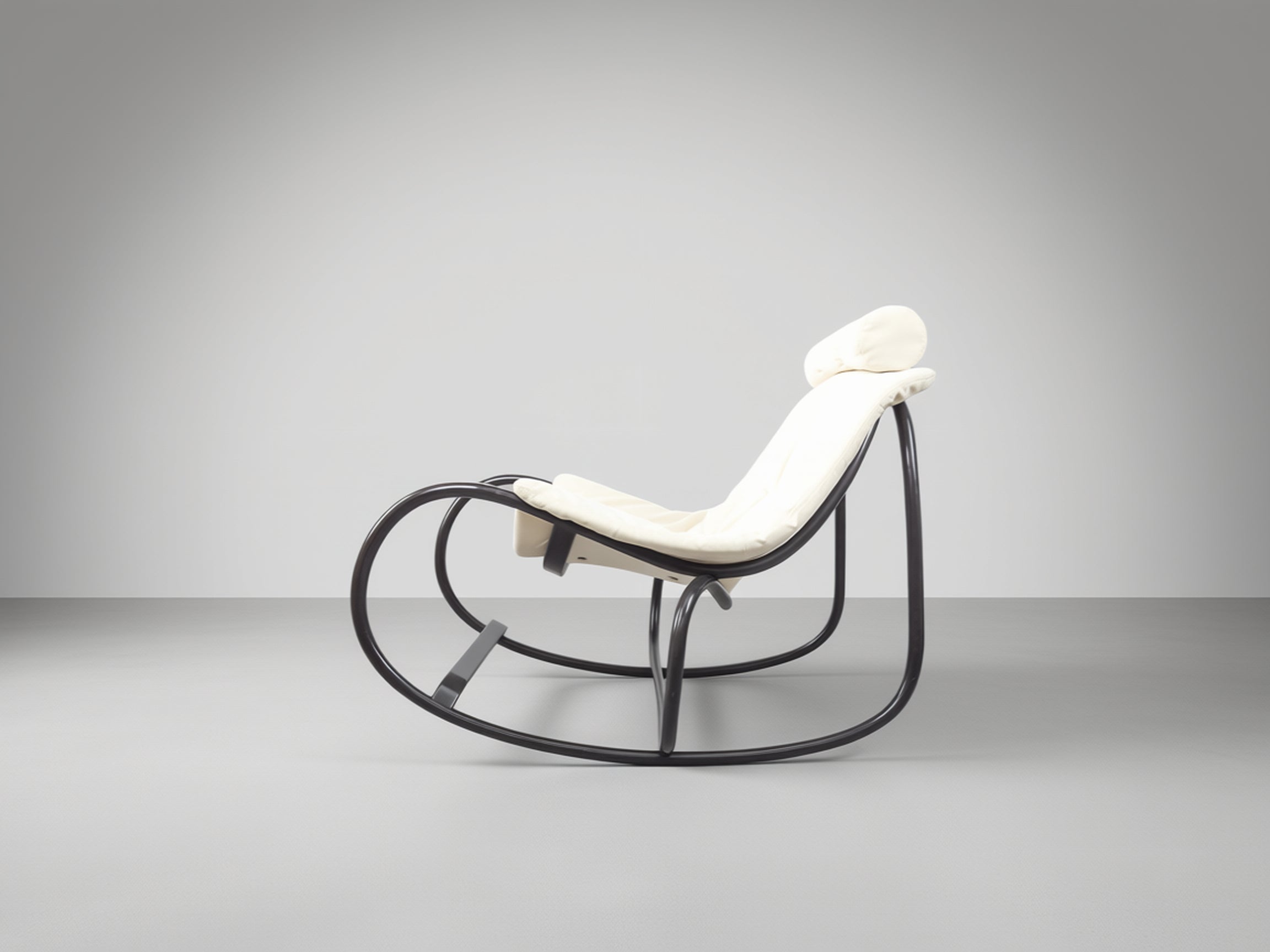 Wave_bentwood_rocking_lounge_chair_by_Michal_Riabic_for_TON