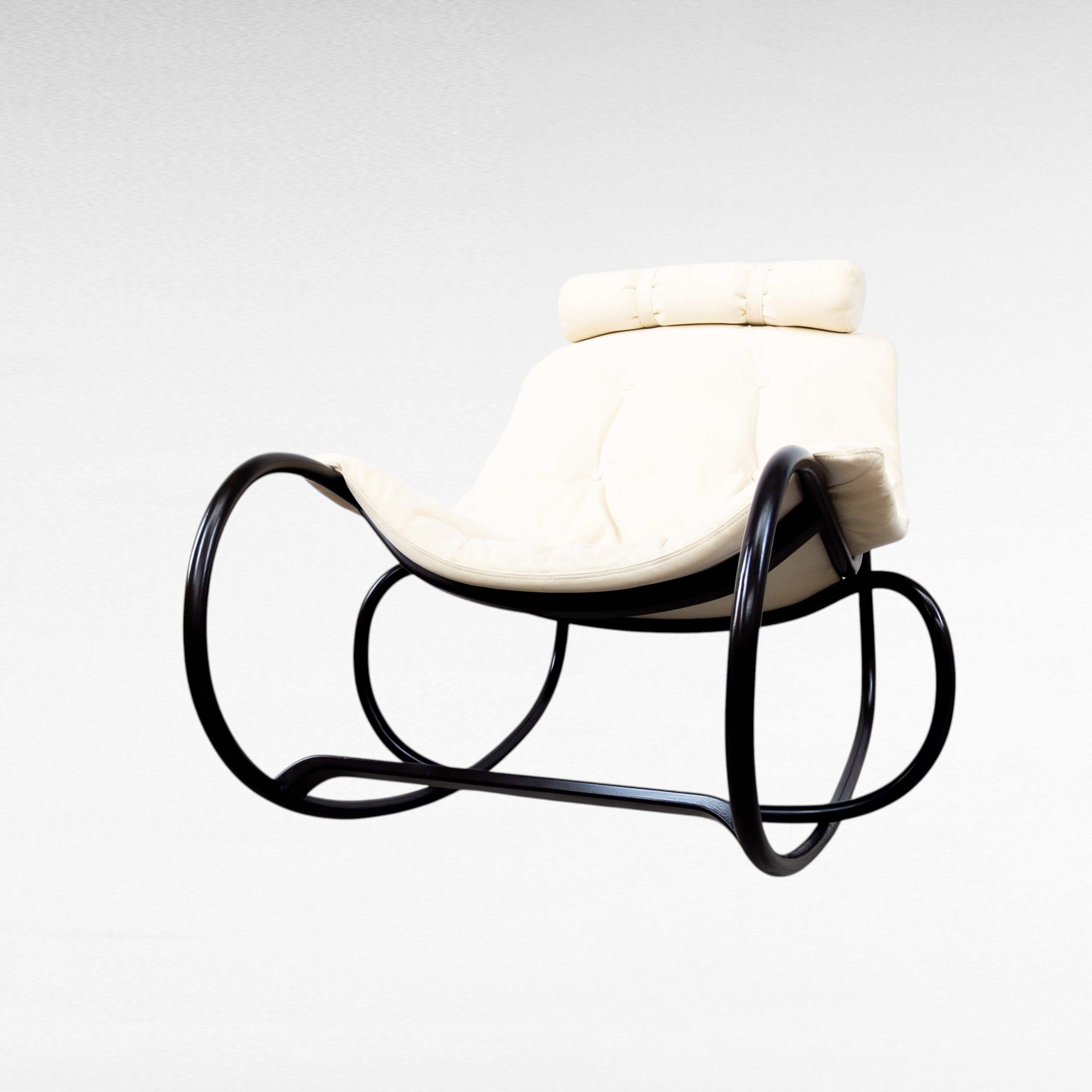 Wave_bentwood_rocking_lounge_chair_by_Michal_Riabic_for_TON