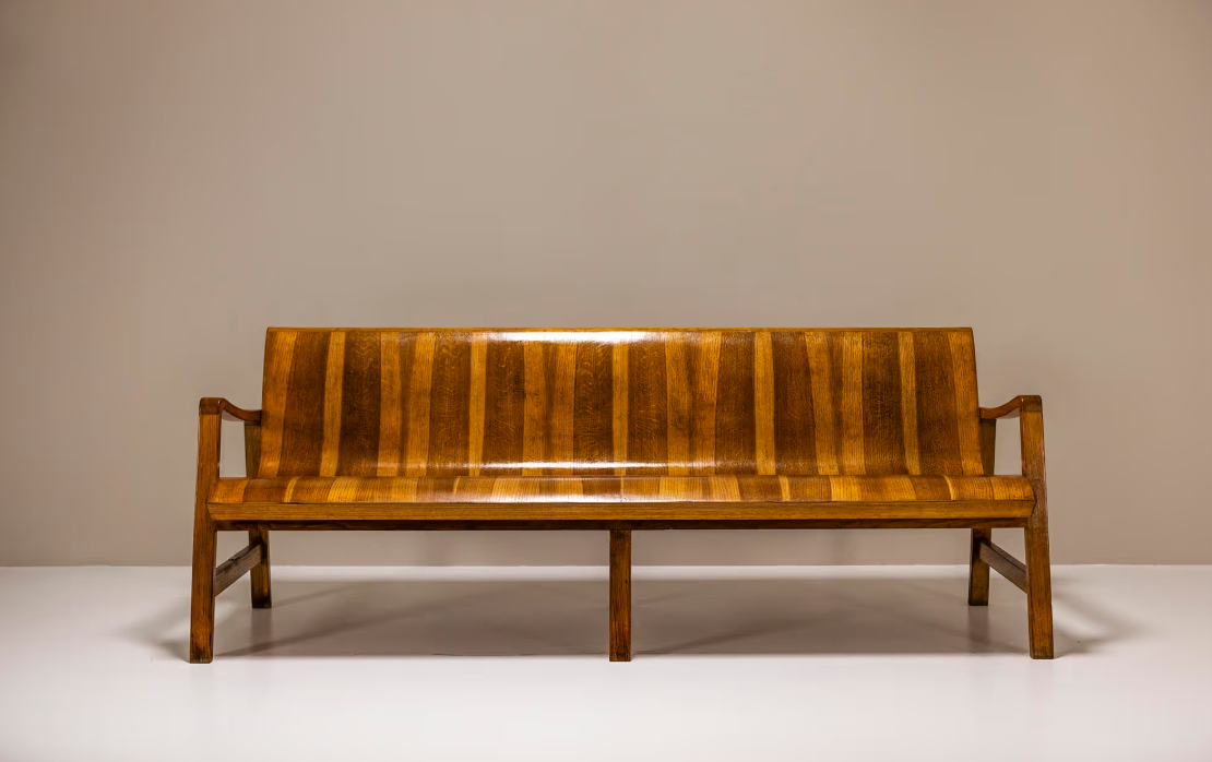 Wave-Shaped_Bench_in_Walnut_with_Two-tone_Veneering,_Italy_1950s
