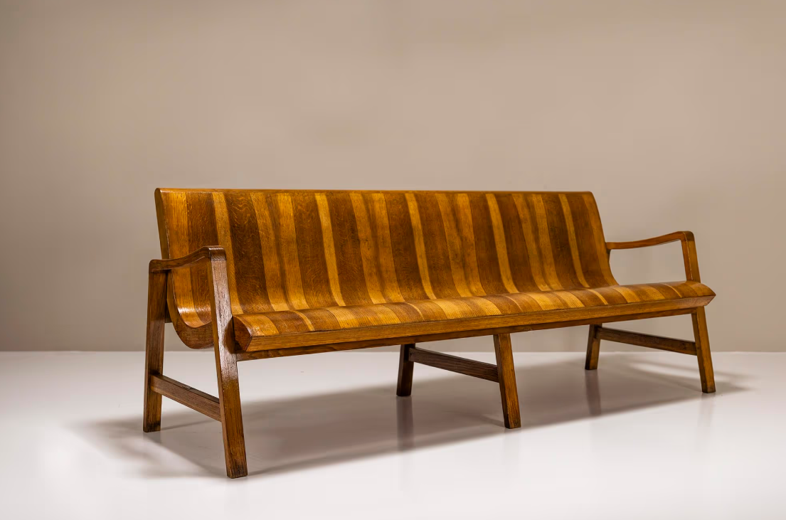 Wave-Shaped_Bench_in_Walnut_with_Two-tone_Veneering,_Italy_1950s