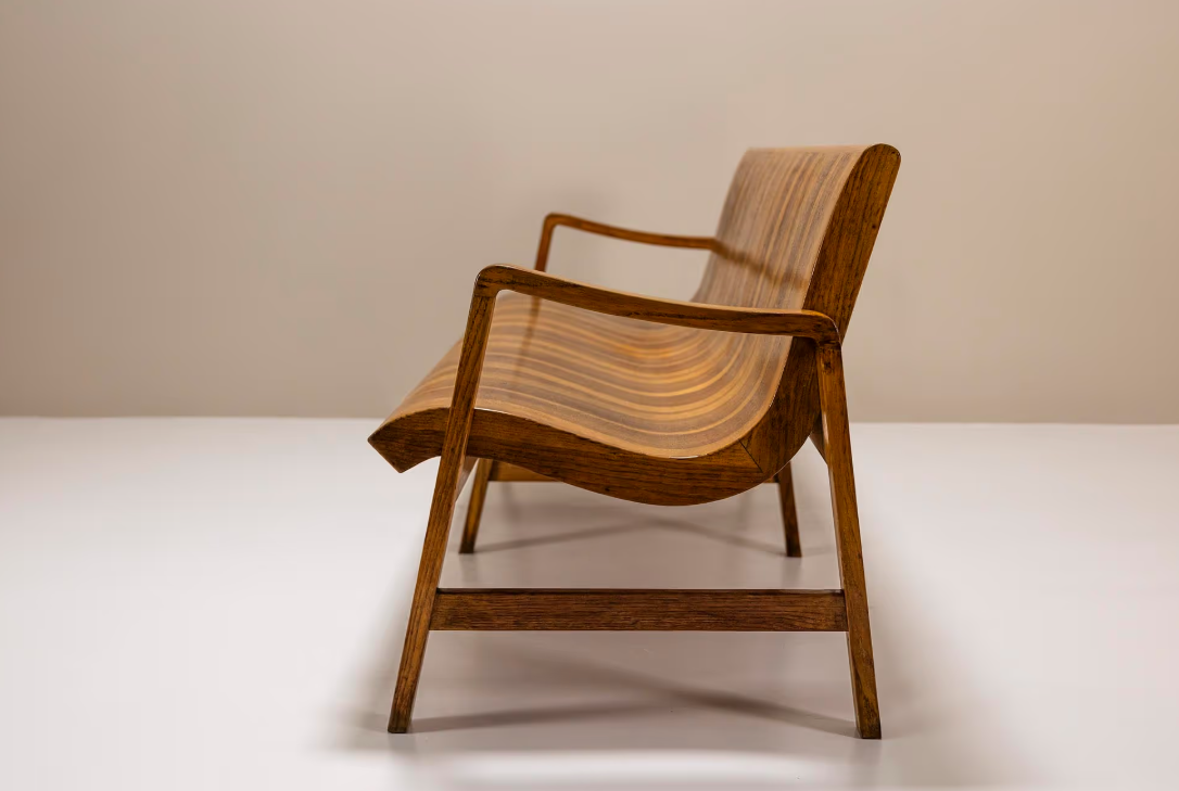 Wave-Shaped_Bench_in_Walnut_with_Two-tone_Veneering,_Italy_1950s
