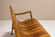 Wave-Shaped_Bench_in_Walnut_with_Two-tone_Veneering,_Italy_1950s