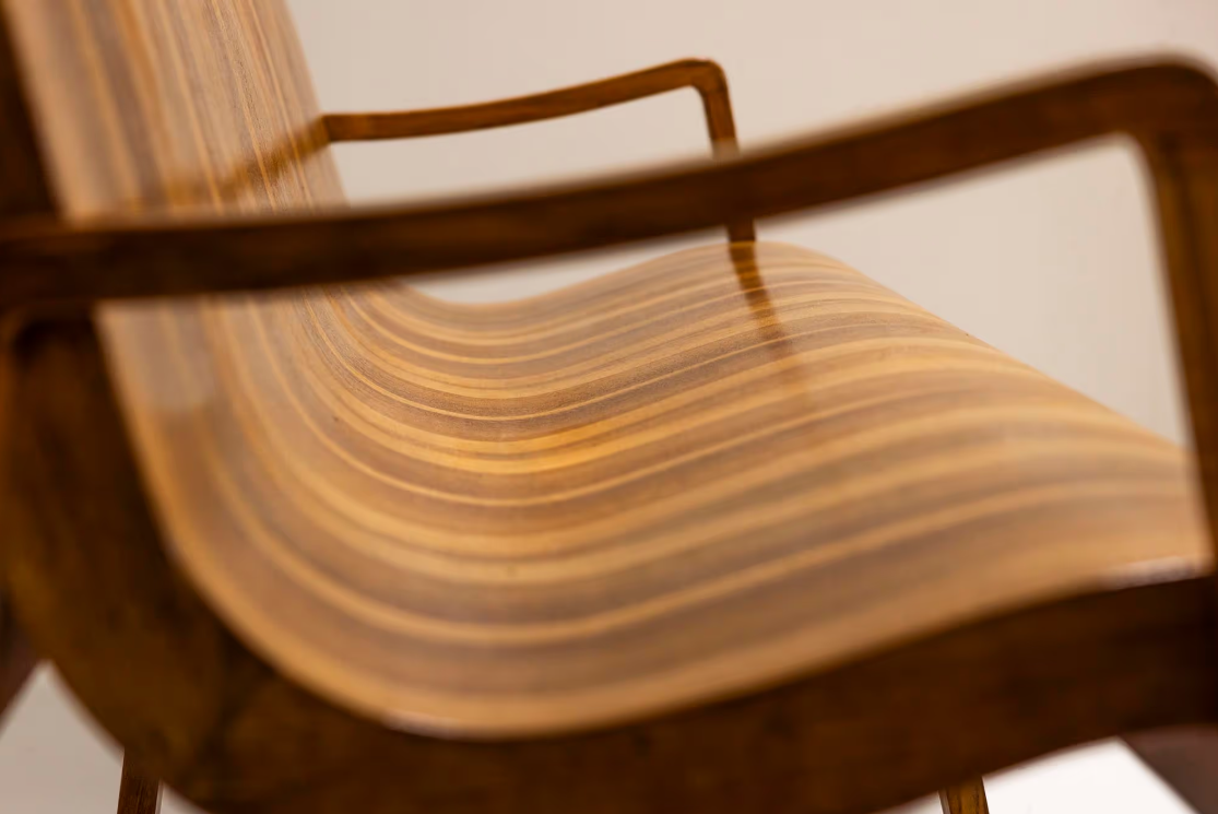 Wave-Shaped_Bench_in_Walnut_with_Two-tone_Veneering,_Italy_1950s