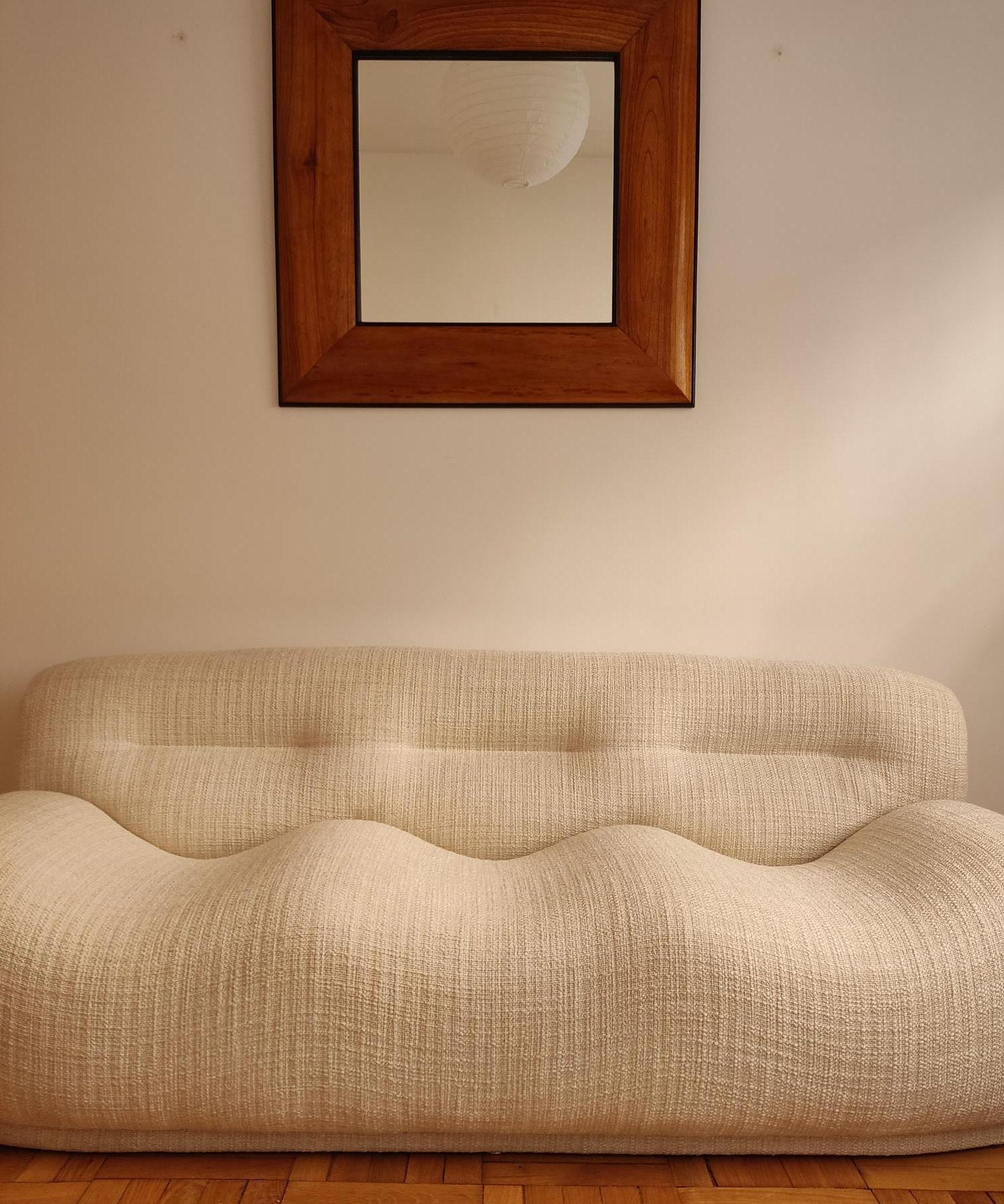 Wavy_sofa_-_Italy_1970