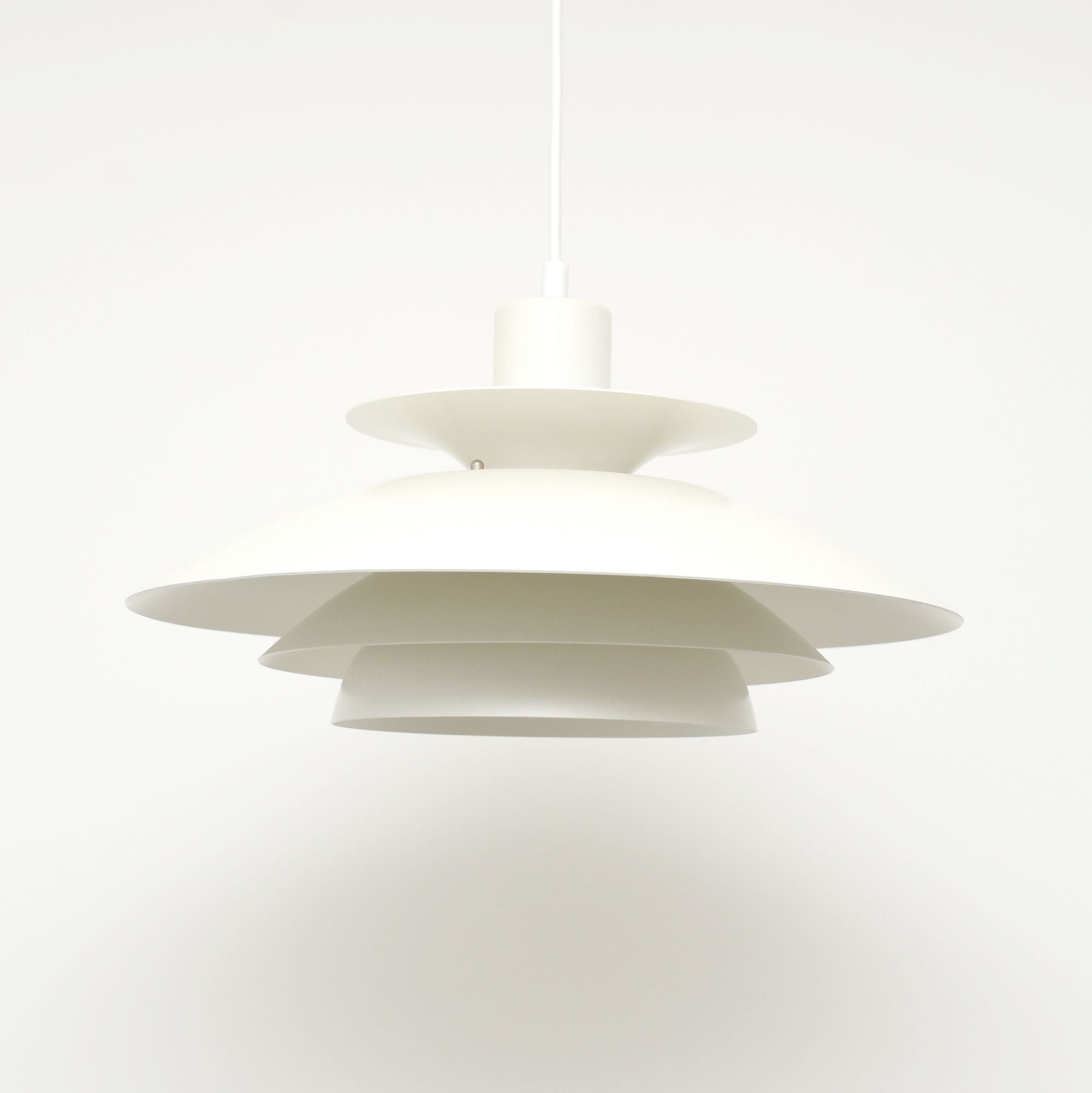 Scandinavian_White_Pendant_Lamp,_Denmark_1970s