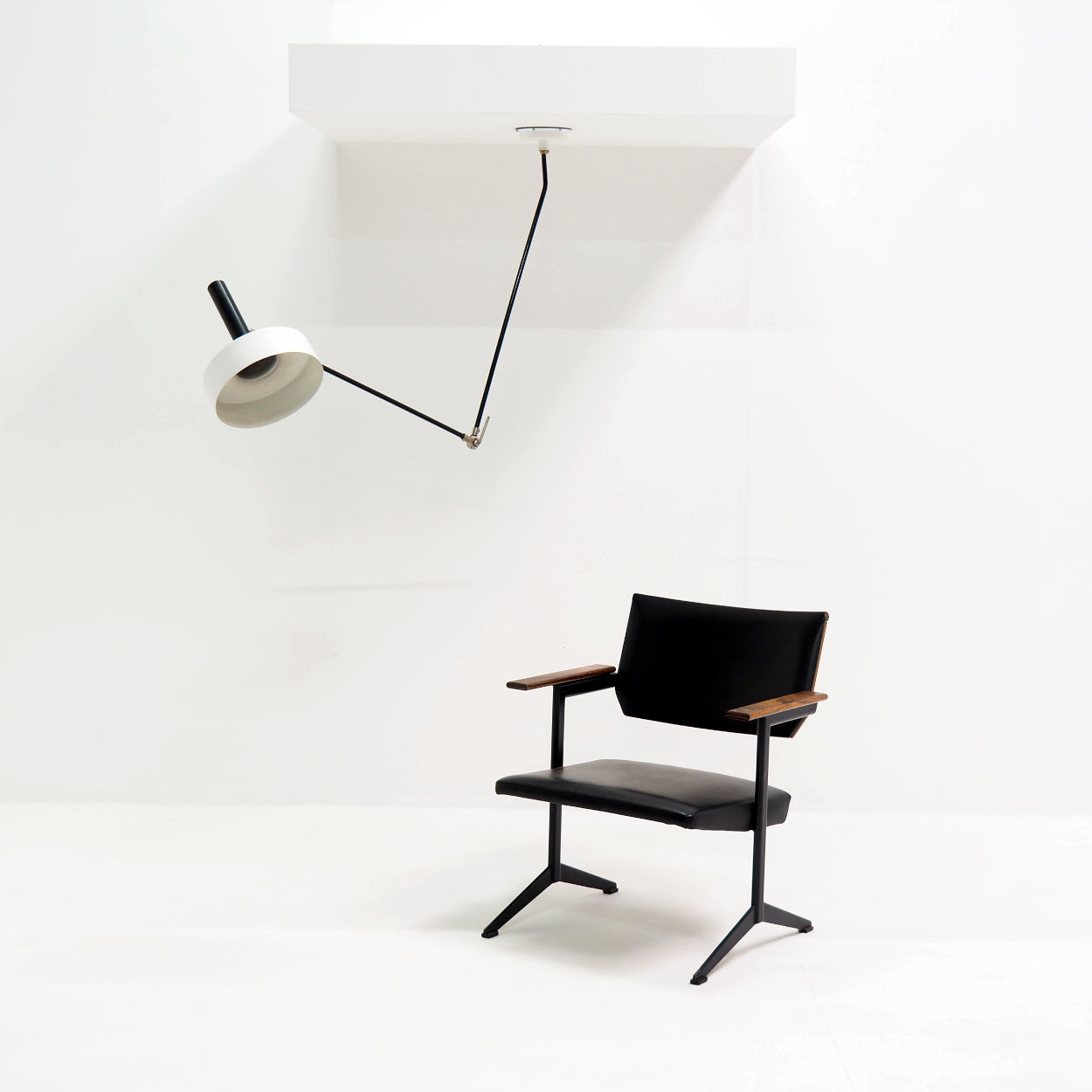 Willem_Hagoort_Model_190_B_Ceiling_Light,_1950s