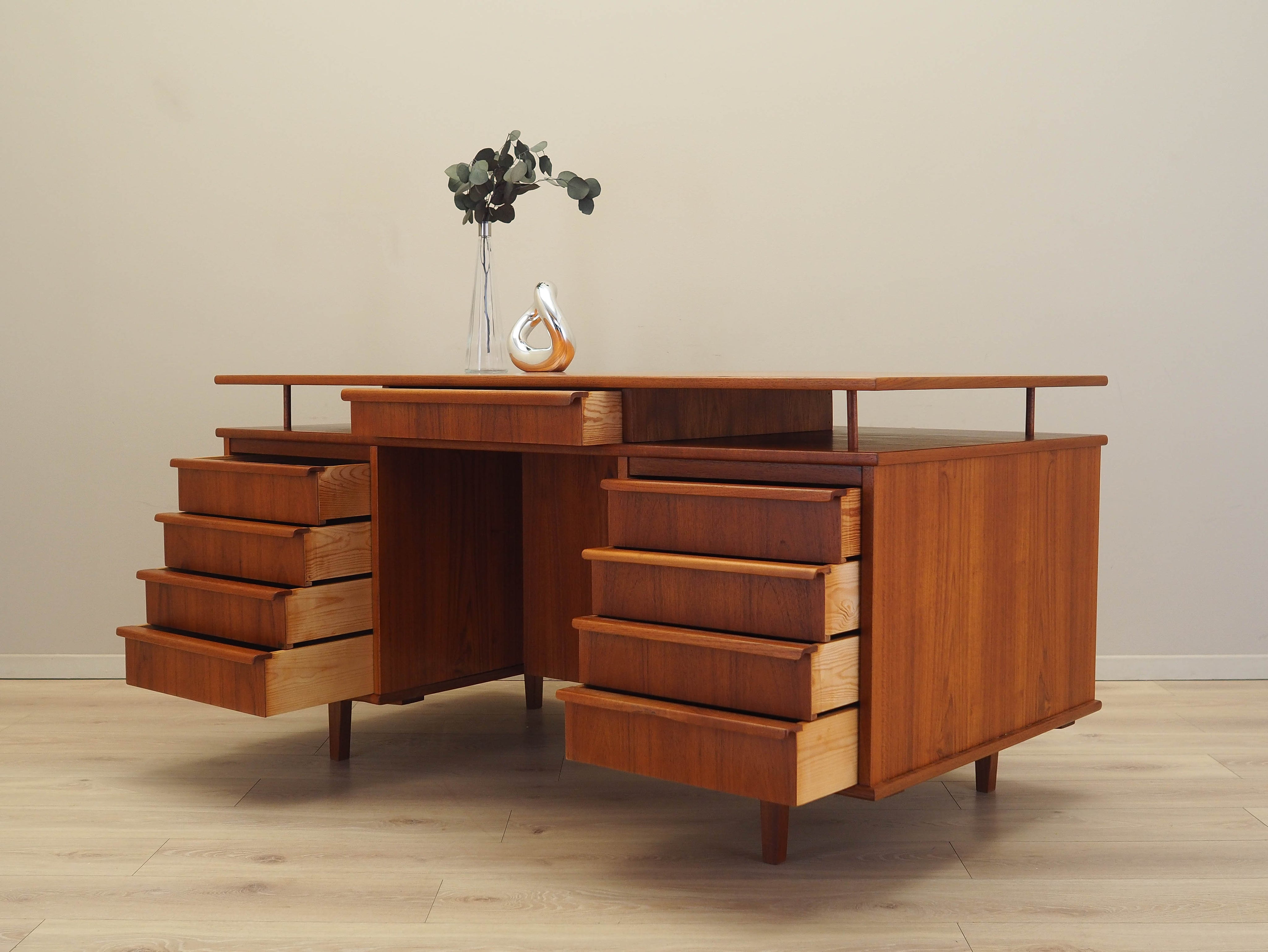 Writing_Desk,_Teak,_1970s,_Denmark
