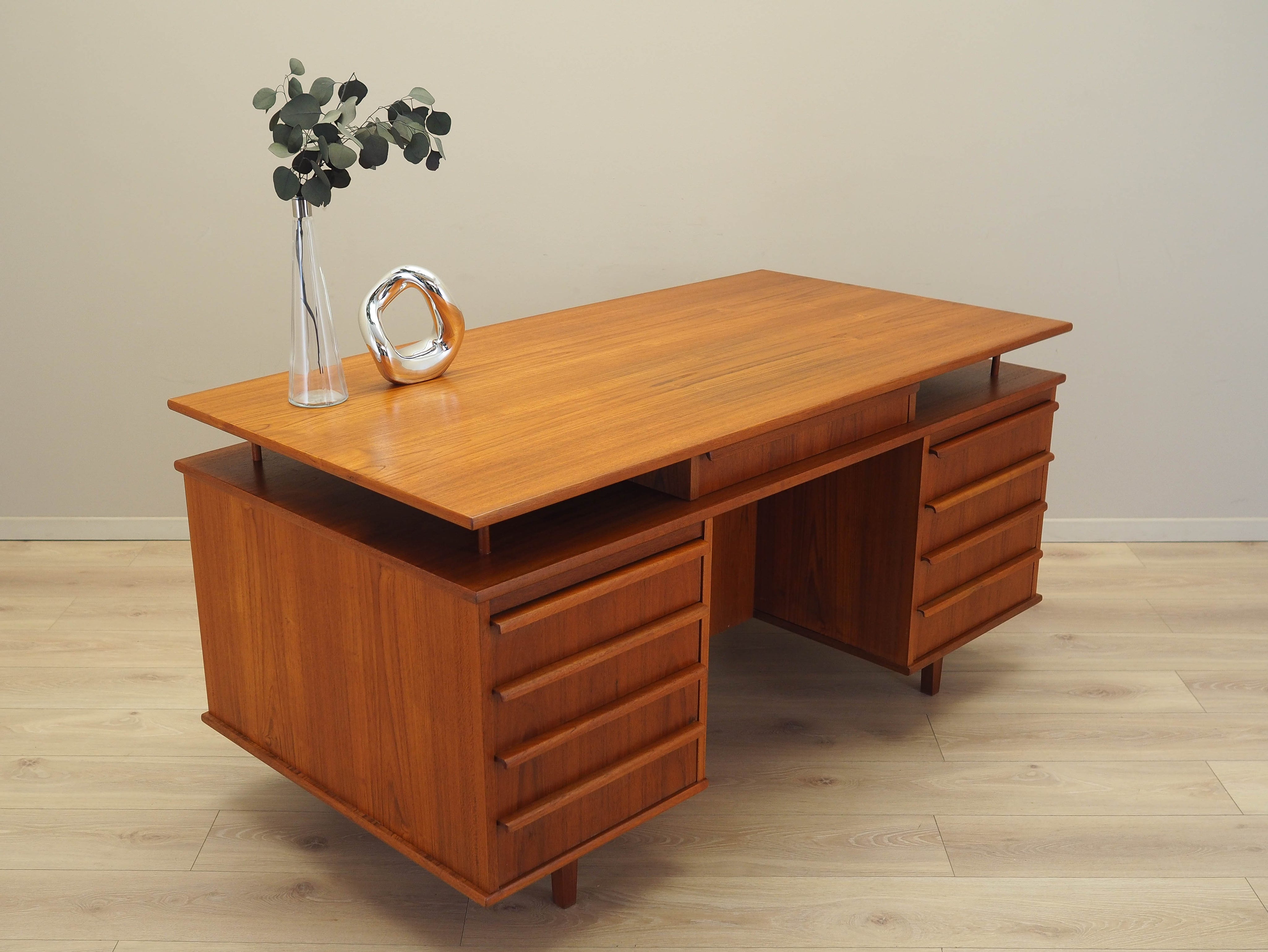 Writing_Desk,_Teak,_1970s,_Denmark