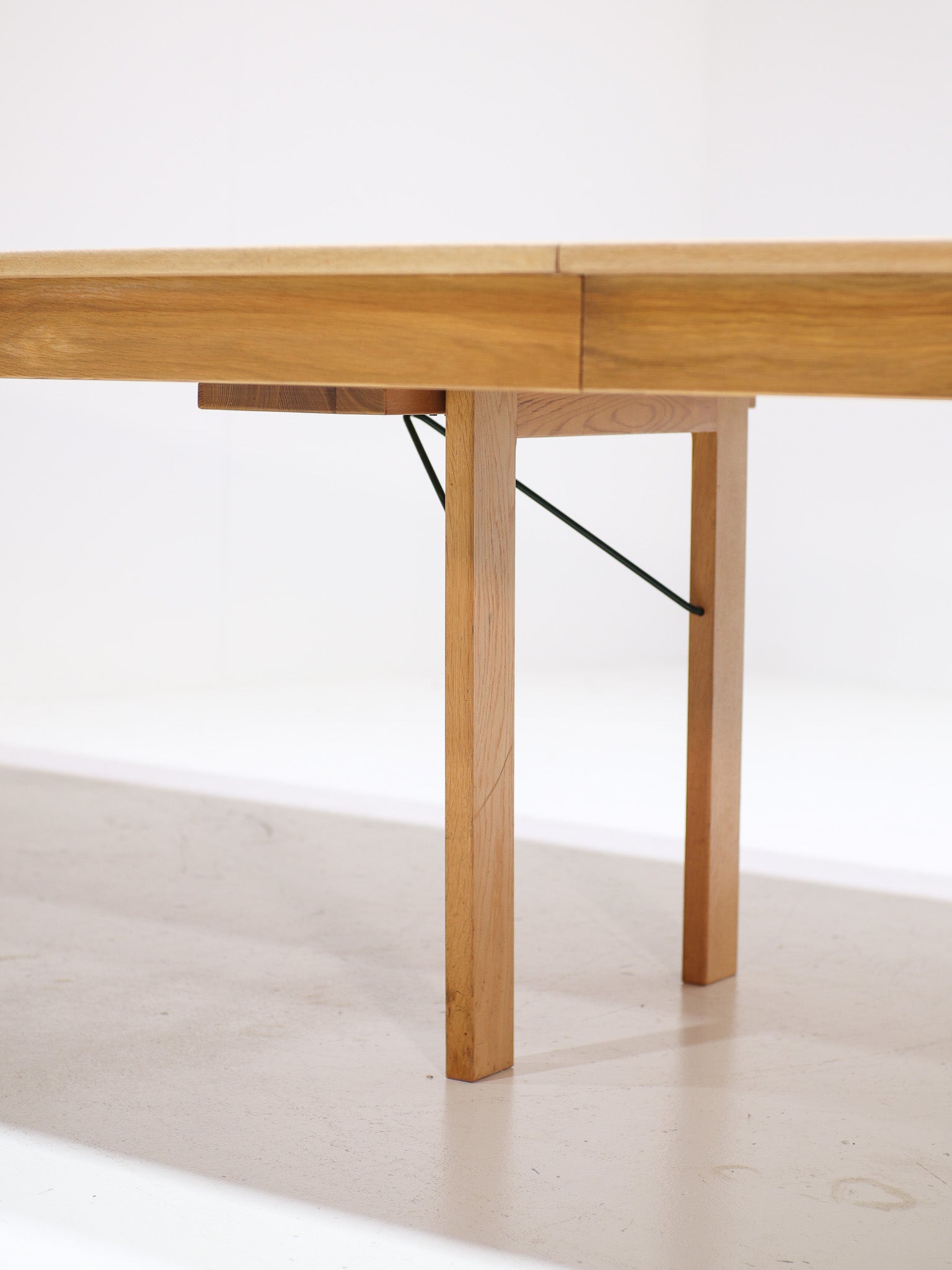 Øresund_Model_142_Extendable_Oak_Dining_Table_by_Børge_Mogensen_for_Karl_Andersson_&_Söner,_Sweden,_1960s