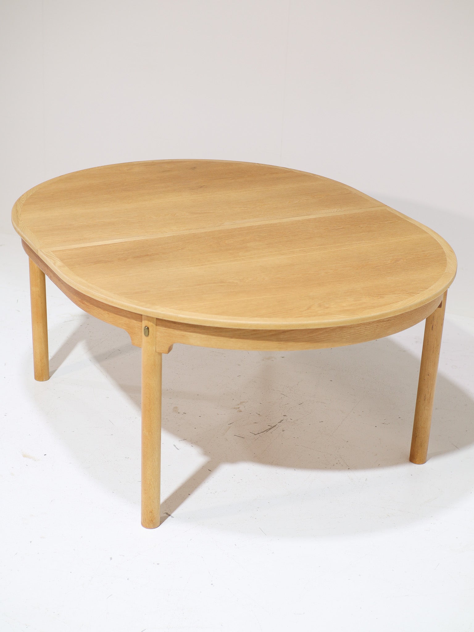 Øresund_Model_142_Extendable_Oak_Dining_Table_by_Børge_Mogensen_for_Karl_Andersson_&_Söner,_Sweden,_1960s