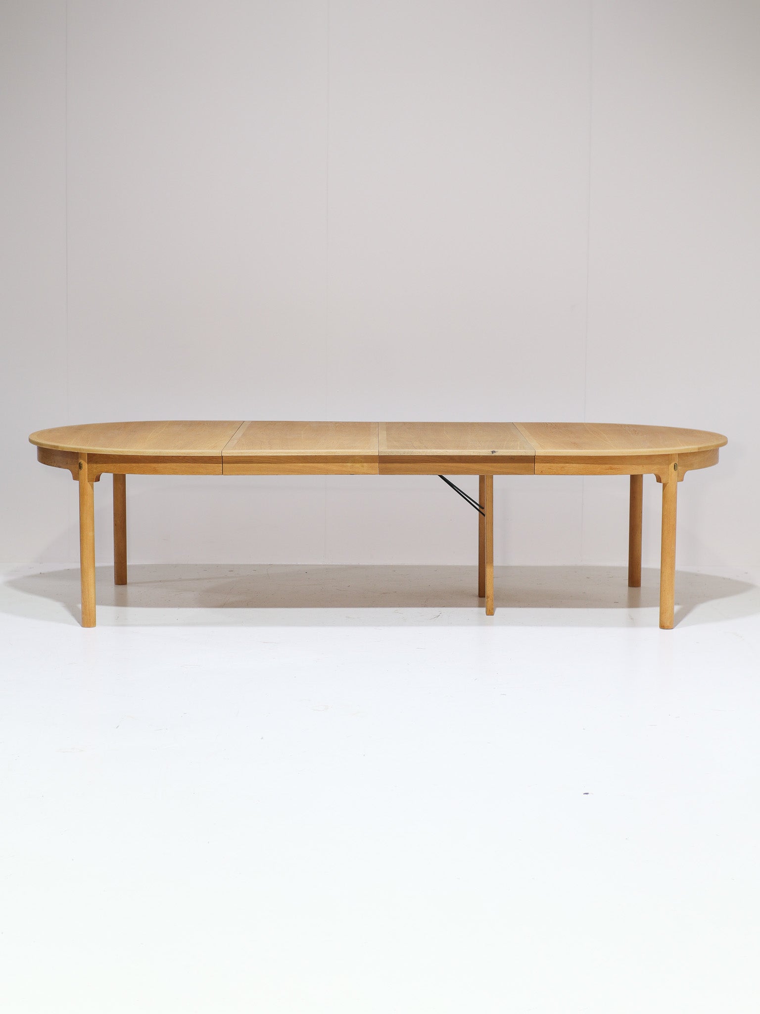 Øresund_Model_142_Extendable_Oak_Dining_Table_by_Børge_Mogensen_for_Karl_Andersson_&_Söner,_Sweden,_1960s