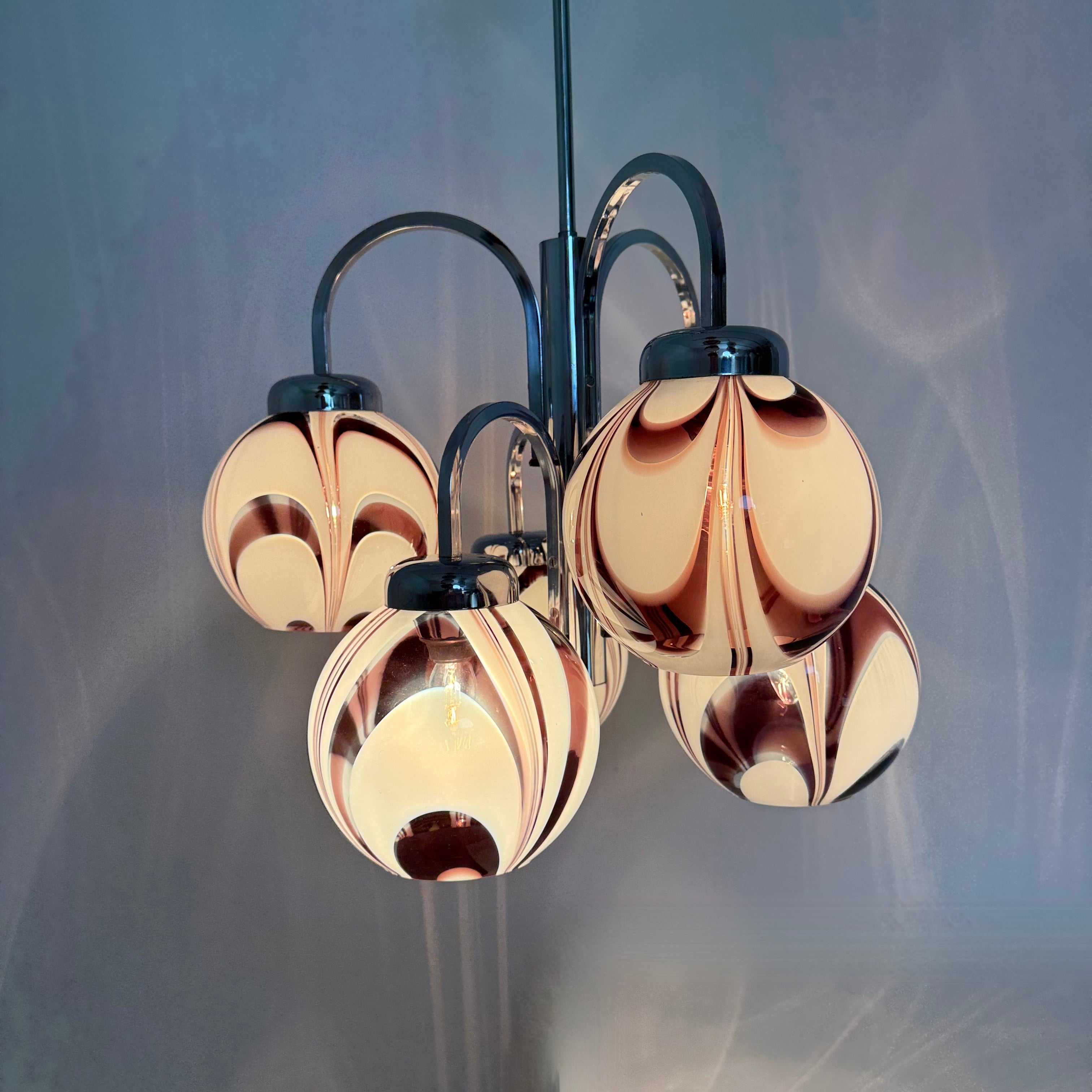 XL_Murano_Glass_Swirl_Chandelier_in_Purple_and_White,_Italy_1970s