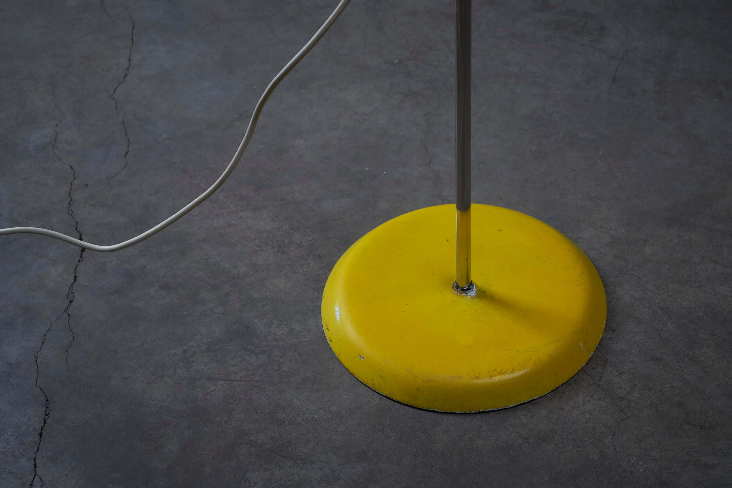 Yellow_Hat_Shade_Floor_Lamp,_Chrome_Stem,_1970s,_Europe