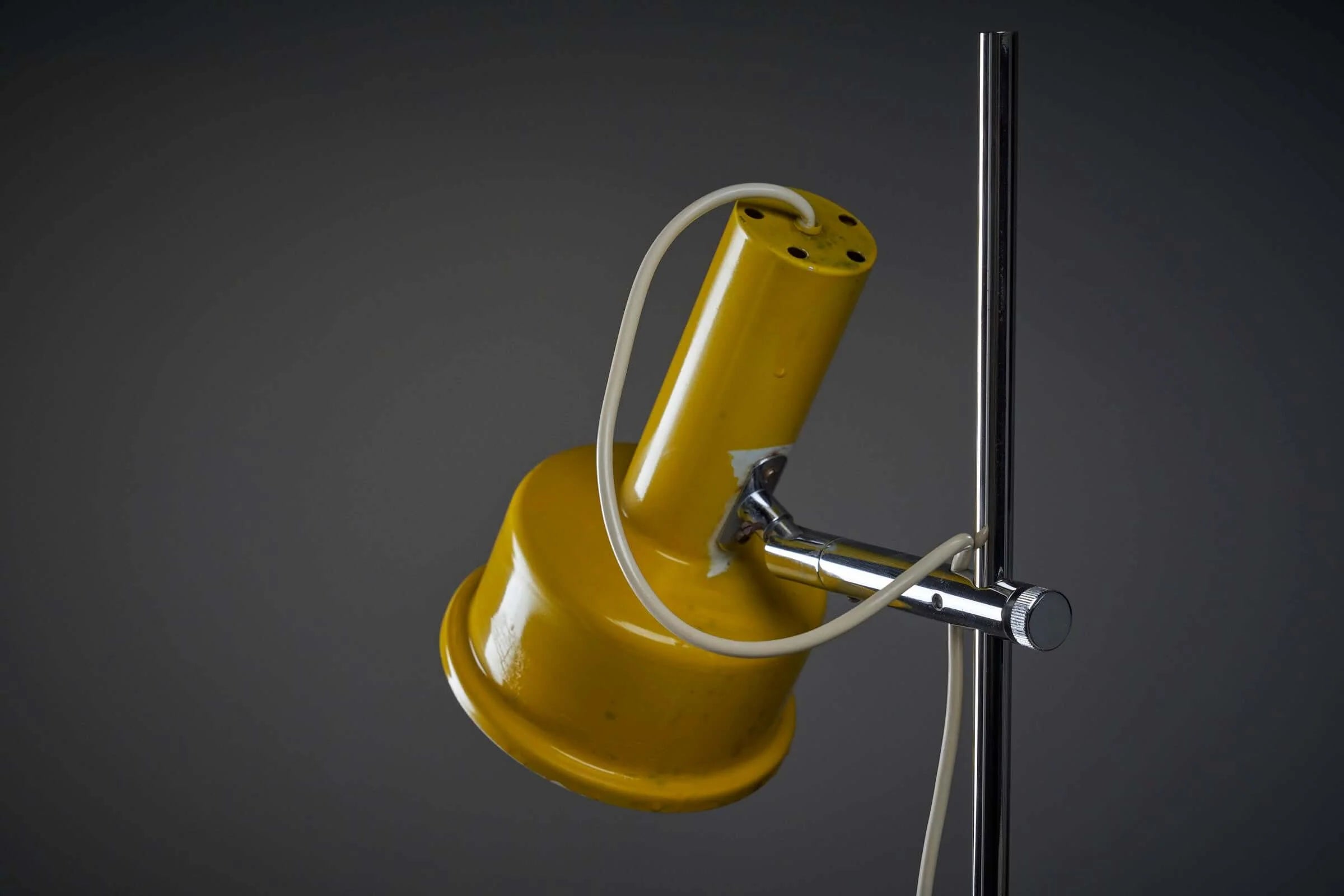 Yellow_Hat_Shade_Floor_Lamp,_Chrome_Stem,_1970s,_Europe
