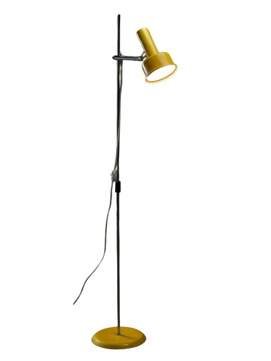 Yellow_Hat_Shade_Floor_Lamp,_Chrome_Stem,_1970s,_Europe