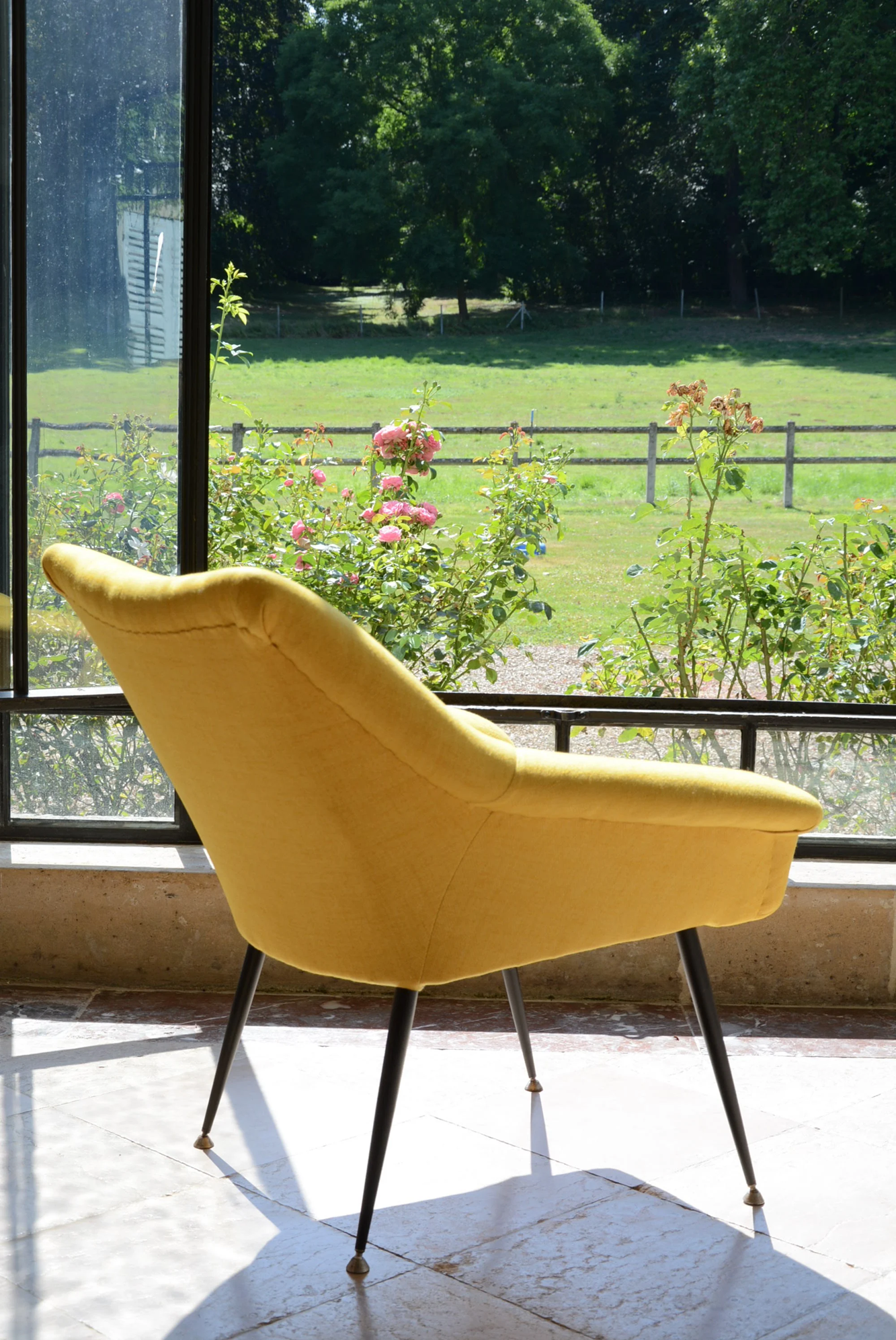 Yellow_shell_chair_1970s