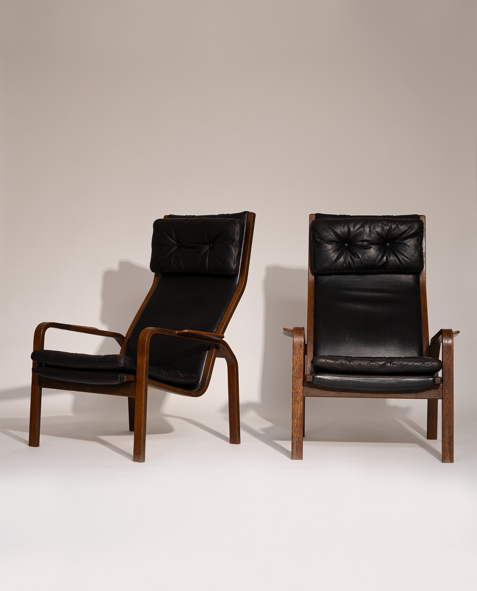 Set_of_2_Yngve_Ekström_Lounge_Chairs_in_Wengé_Wood_and_Black_Leather_for_Swedese,_Sweden_1970s