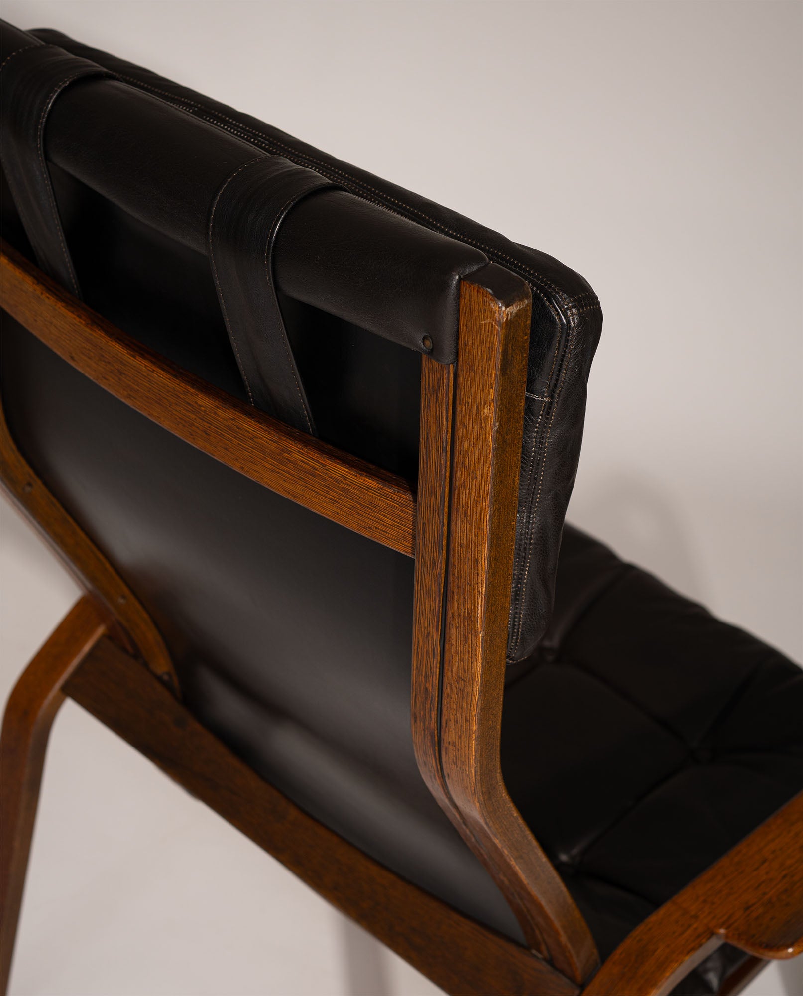 Set_of_2_Yngve_Ekström_Lounge_Chairs_in_Wengé_Wood_and_Black_Leather_for_Swedese,_Sweden_1970s