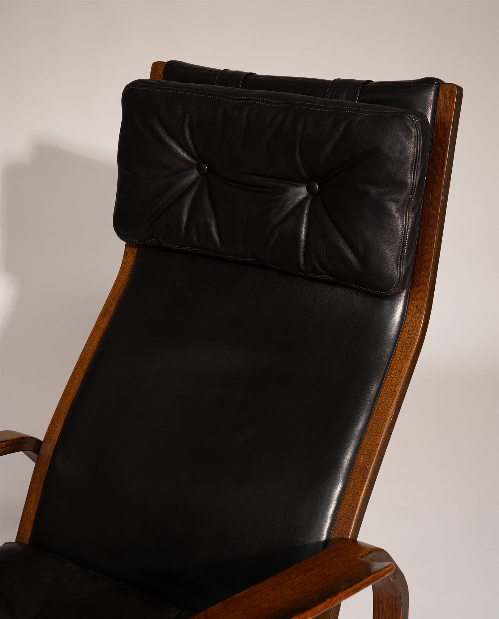 Set_of_2_Yngve_Ekström_Lounge_Chairs_in_Wengé_Wood_and_Black_Leather_for_Swedese,_Sweden_1970s