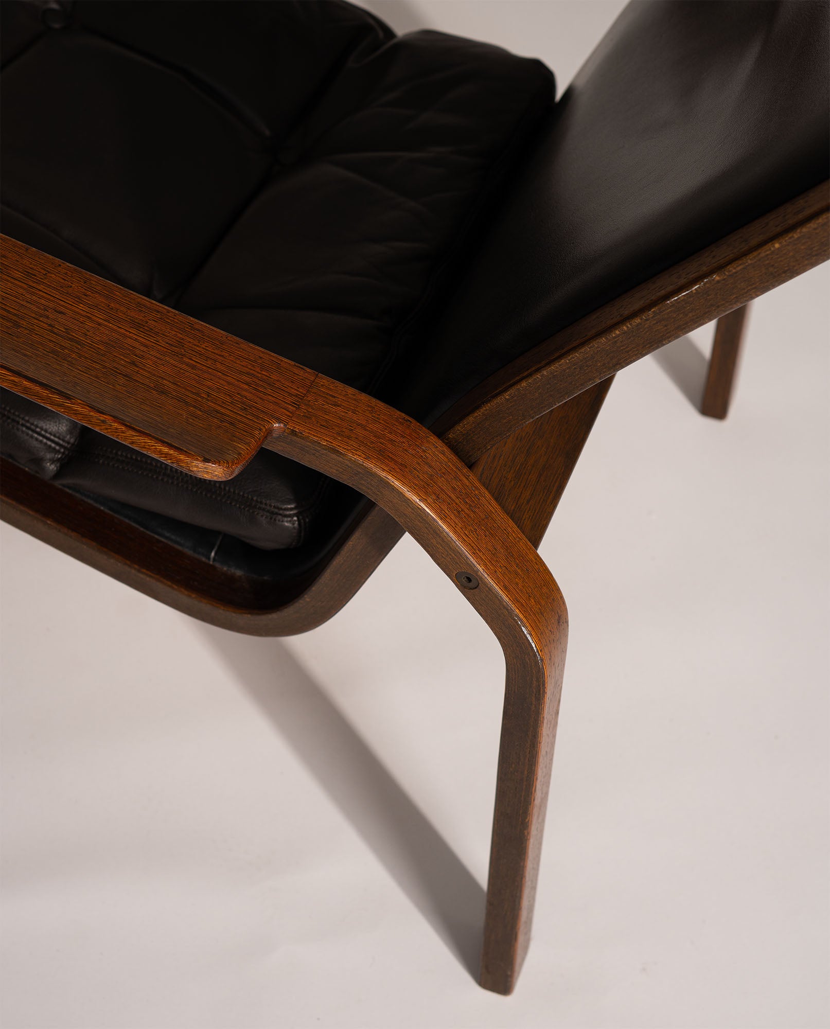 Set_of_2_Yngve_Ekström_Lounge_Chairs_in_Wengé_Wood_and_Black_Leather_for_Swedese,_Sweden_1970s