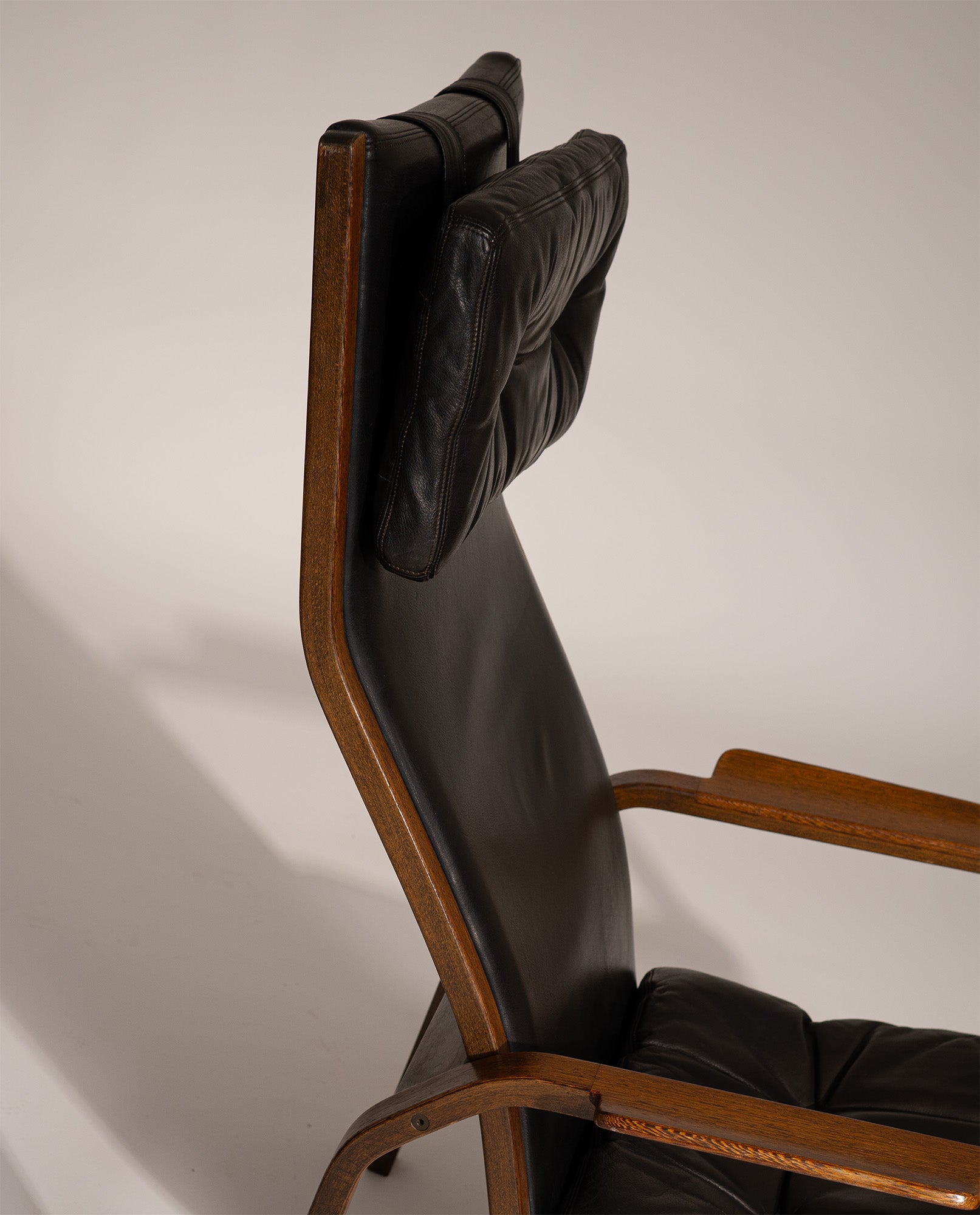Set_of_2_Yngve_Ekström_Lounge_Chairs_in_Wengé_Wood_and_Black_Leather_for_Swedese,_Sweden_1970s