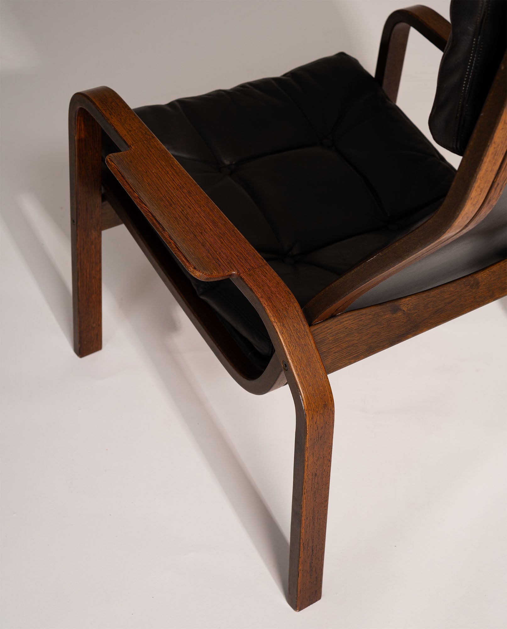 Set_of_2_Yngve_Ekström_Lounge_Chairs_in_Wengé_Wood_and_Black_Leather_for_Swedese,_Sweden_1970s