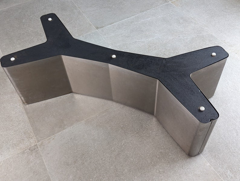 Ypsilon_stainless_steel_table_1970s