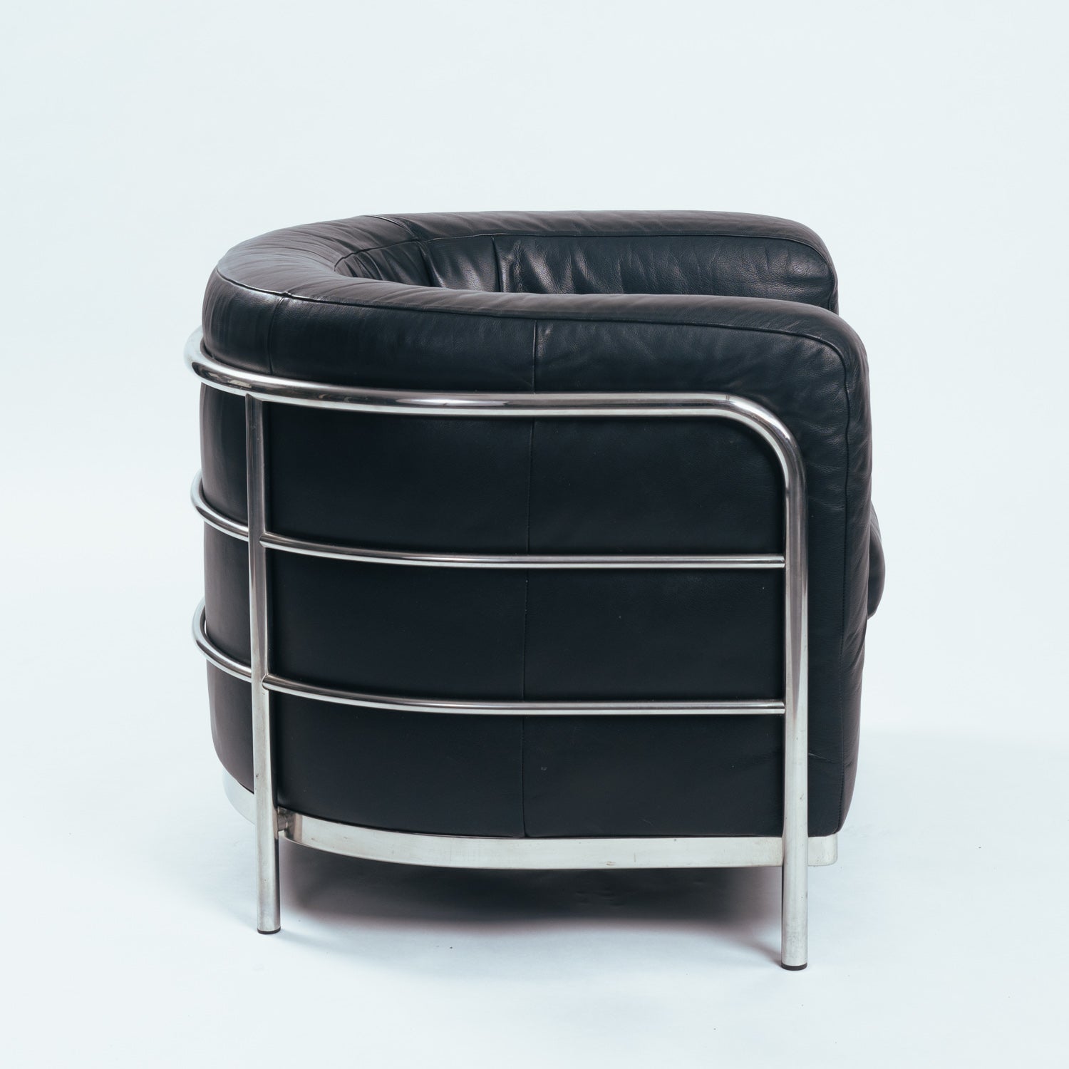 Onda_Lounge_Chair_by_De_Pas,_D’Urbino_&_Lomazzi_for_Zanotta_in_Black_Leather,_Italy_1985