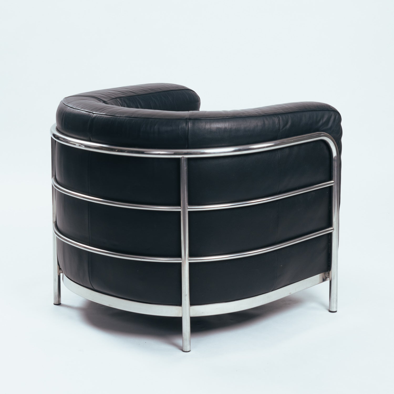Onda_Lounge_Chair_by_De_Pas,_D’Urbino_&_Lomazzi_for_Zanotta_in_Black_Leather,_Italy_1985