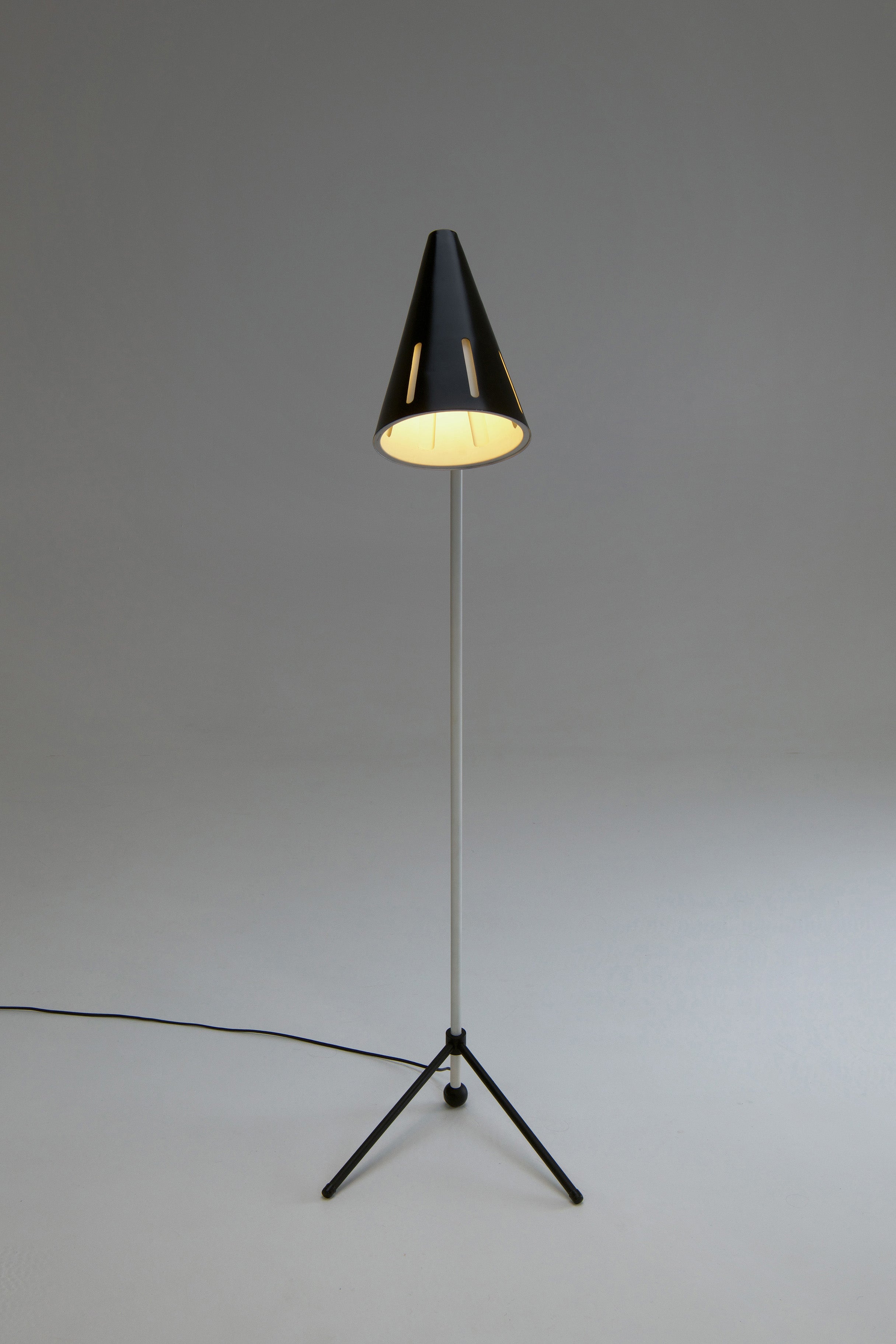 Zonneserie_Floor_Lamp_by_Herman_Busquet