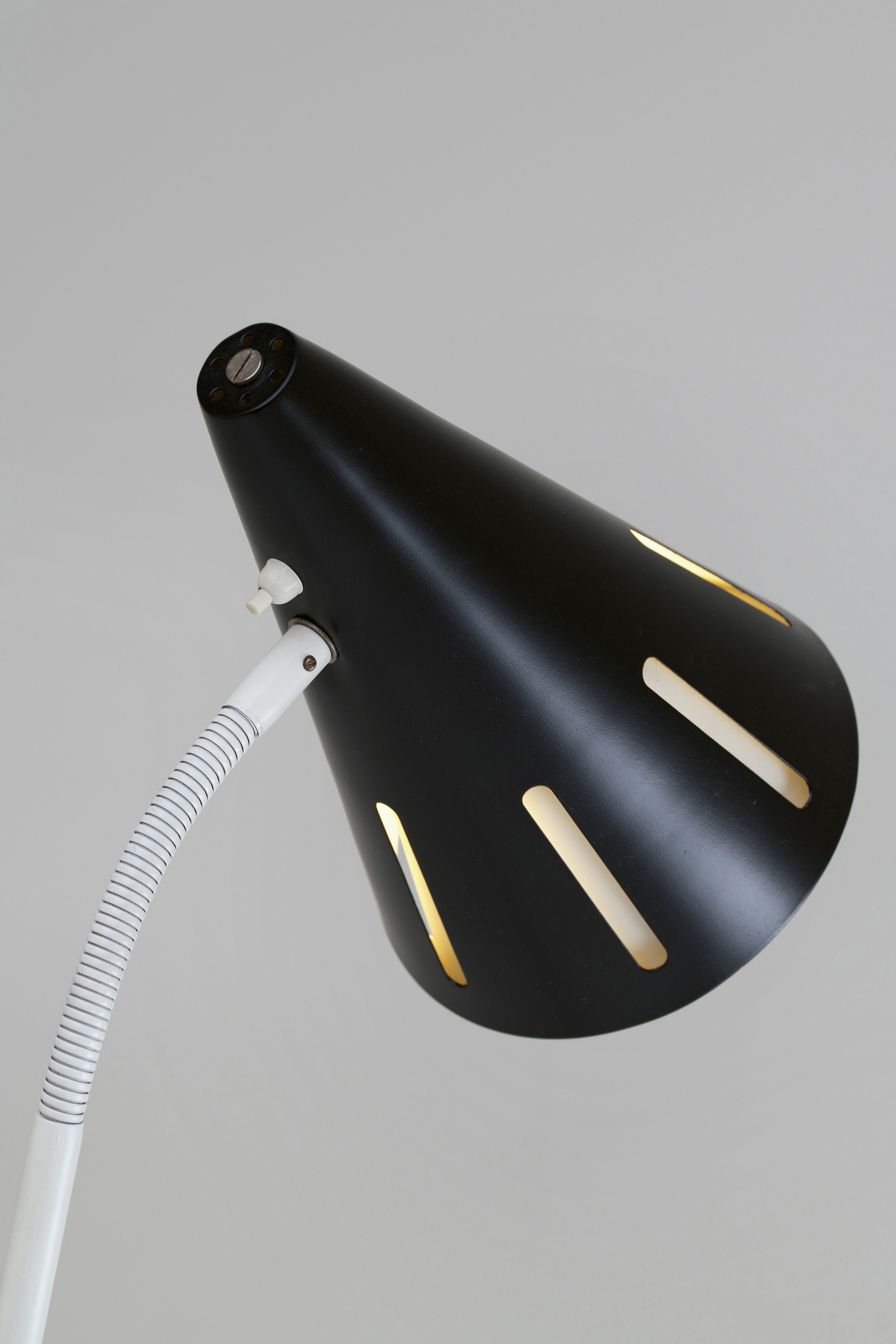 Zonneserie_Floor_Lamp_by_Herman_Busquet